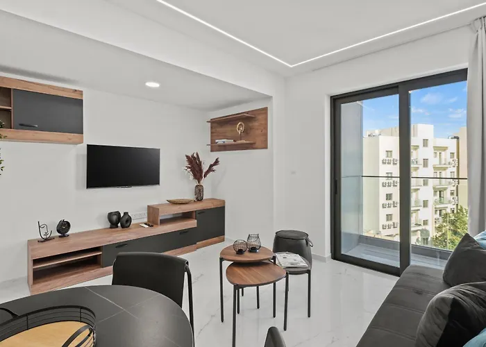 Maestro لارنكا